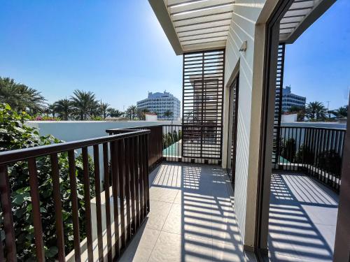 Terraza/balcón, Luxury Villa by the sea in Fujairah Beach