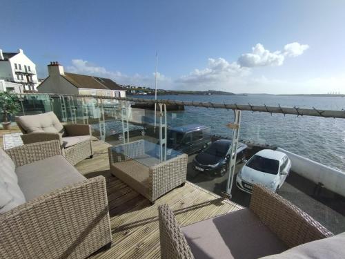 Private Quay, Balcony, Sea Views, Free Parking