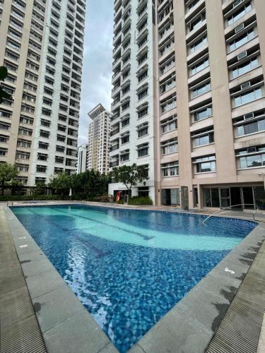Plosius Rich At Manhattan Parkway Araneta City - Quezon City