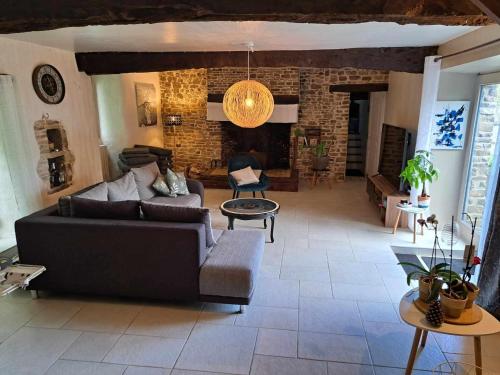 3 chambres dans typique longère en pierre bretonne