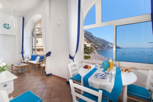 Apartment with Sea View image 8