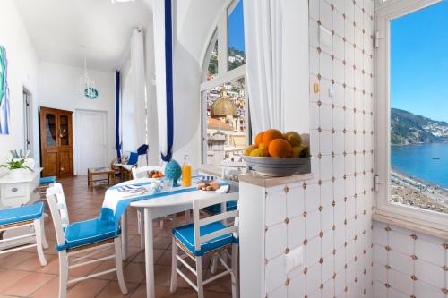 Apartment with Sea View image 6
