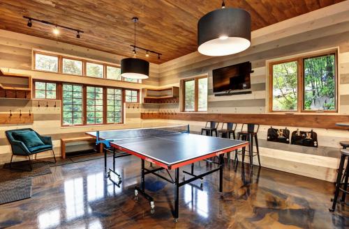 Chalets Alpins - 1 Chemin des Montagnards in Stoneham (QC)