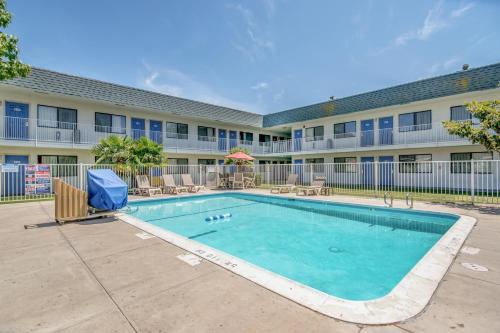 Swimming pool, Motel 6-Tracy, CA in Tracy (CA)