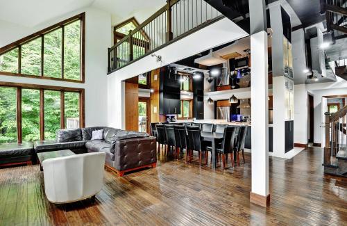 Chalets Alpins -11 Chemin des Montagnards in Stoneham (QC)