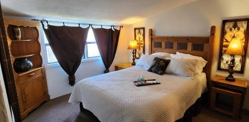 Lily Creek Lodge - Tap to explore photos