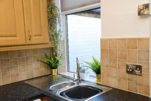Delightful 2 bed town centre house, sleeps 4 in Barnsley