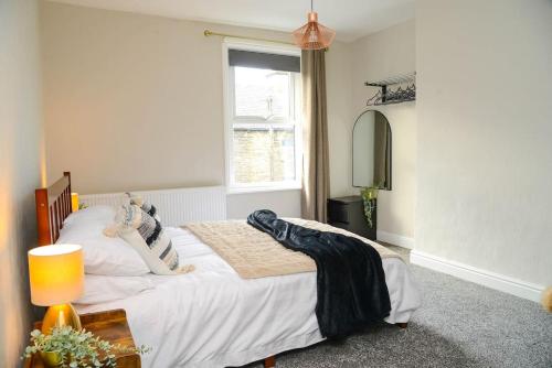 Delightful 2 bed town centre house, sleeps 4 in Barnsley