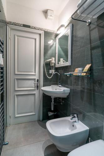 Double or Twin Room with Private Bathroom