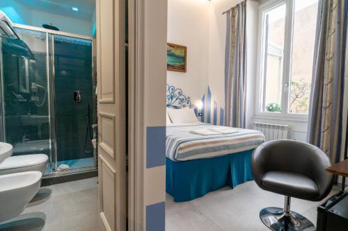 Double or Twin Room with Private Bathroom image 5