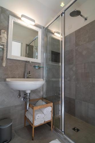 Junior Suite with Balcony image 7