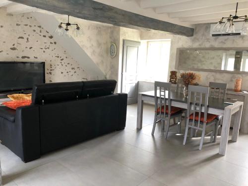 共用Lounge/電視區, Les mimosas in 魯亞安加式