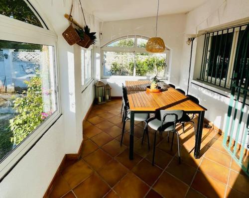 Ban công/sân hiên, Villa with swimming pool close to the beach in Roses