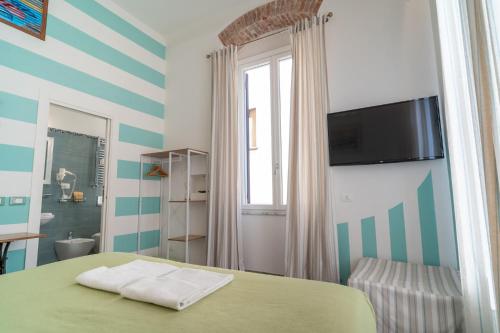 Deluxe Double Room image 8