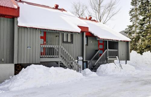 Condo 09 Chemin des Abruzzes by Les Chalets Alpins in Stoneham (QC)