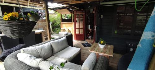 "Tempat Senang" chalet on the beautiful Veluwe with airco sauna bbq jacuzzi beamer and dog "Tempat Senang" chalet on the beautiful Veluwe with airco sauna bbq jacuzzi beamer and dog