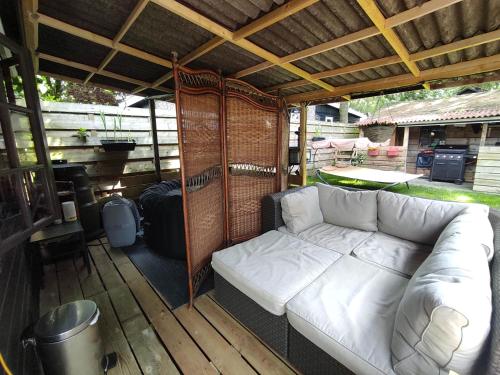 "Tempat Senang" chalet on the beautiful Veluwe with airco sauna bbq jacuzzi beamer and dog "Tempat Senang" chalet on the beautiful Veluwe with airco sauna bbq jacuzzi beamer and dog