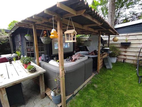 "Tempat Senang" chalet on the beautiful Veluwe with airco sauna bbq jacuzzi beamer and dog "Tempat Senang" chalet on the beautiful Veluwe with airco sauna bbq jacuzzi beamer and dog