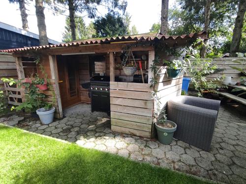 "Tempat Senang" chalet on the beautiful Veluwe with airco sauna bbq jacuzzi beamer and dog "Tempat Senang" chalet on the beautiful Veluwe with airco sauna bbq jacuzzi beamer and dog