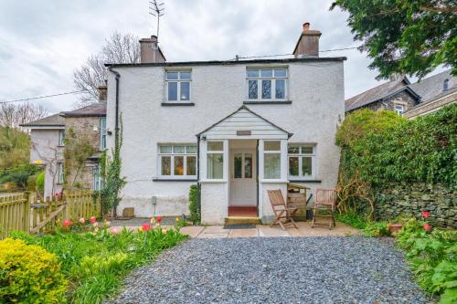 Rose Cottage - Garden, parking and near a Pub