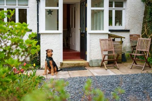 Rose Cottage - Garden, parking and near a Pub