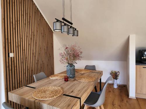 Krásný apartmán REFRINO v přírodě (Krasny apartman REFRINO v prirode) in ฮอยโซวาสตราช