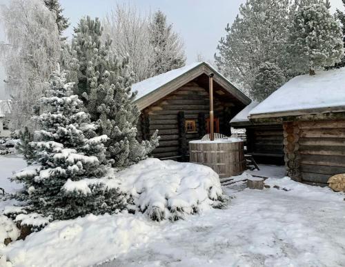 Russet & Rowanberry - Russet Holiday House