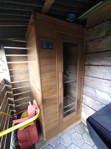 "Tempat Senang" chalet on the beautiful Veluwe with airco sauna bbq jacuzzi beamer and dog "Tempat Senang" chalet on the beautiful Veluwe with airco sauna bbq jacuzzi beamer and dog