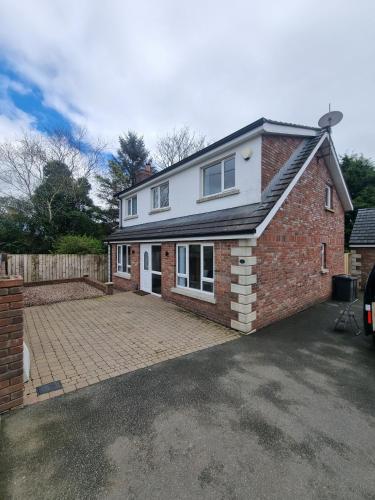 Sullatober House with hot tub and games room