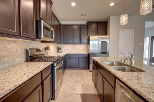 Roseberg-Suglarland 3-BR - Extended Stay 30 days in Rosenberg, USA