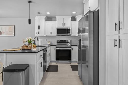 virtuve, Contemporary Comfort in Quincy in Kvinsija (WA)