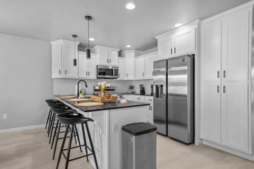 virtuve, Contemporary Comfort in Quincy in Kvinsija (WA)