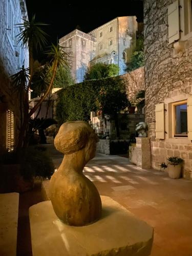 Сад, Olea Apartments in a Historic 17th Century Palace Perast in Пераст