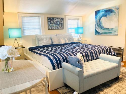 Private Bedroom with Furnished Everything in a House at Framingham center - Accommodation - Framingham