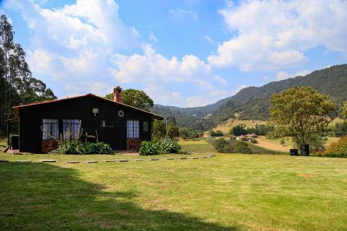 Casa de Campo en la Montaña Negra-Subachoque