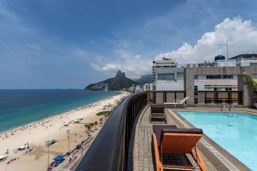 (304) Vista Lateral, Edifício Frente à Praia