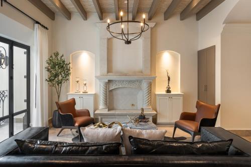 Casa Lu, Modern 3BR Home in Centro with Private Rooftop in San Miguel de Allende, Mexico