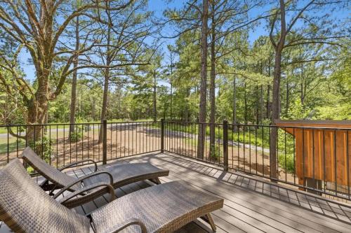 Once Upon A Trout Hot Tub, Roof-top Patio! in Broken Bow, USA