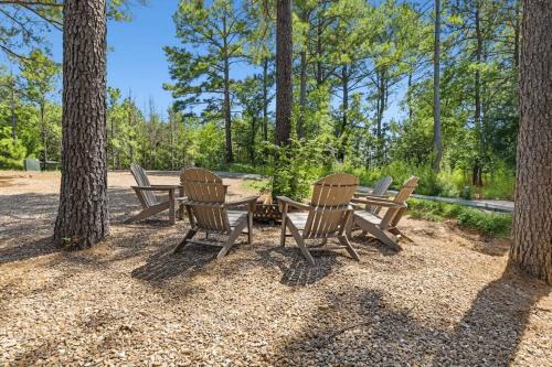 Once Upon A Trout Hot Tub, Roof-top Patio! in Broken Bow, USA