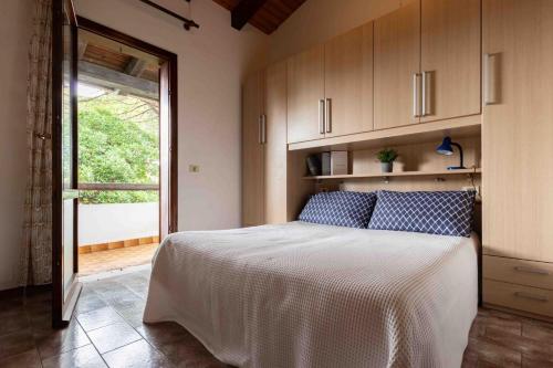 Two-Bedroom Apartment with private garden - By Beahost Rentals in 比比翁