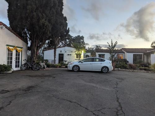 Farmhouse retreat on the Hills near BART