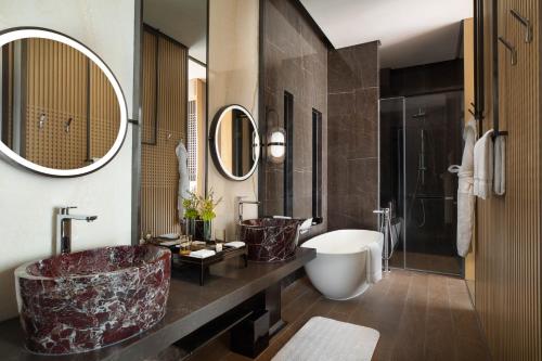 room detail thumbnail 2