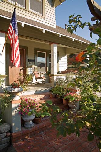 Hillcrest House Bed & Breakfast Over view