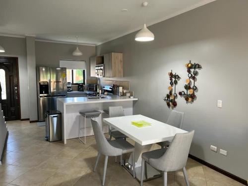 Special house in gold coast with private jacuzzi photo 2