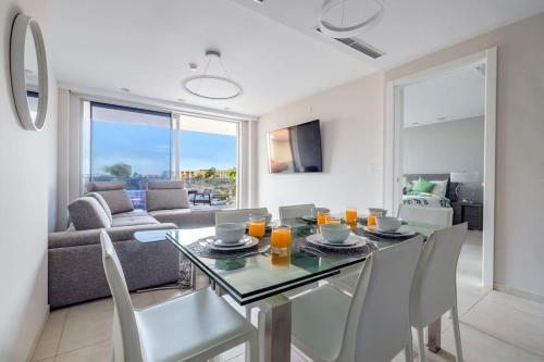 Luxurious beachfront apartment in O condominiums