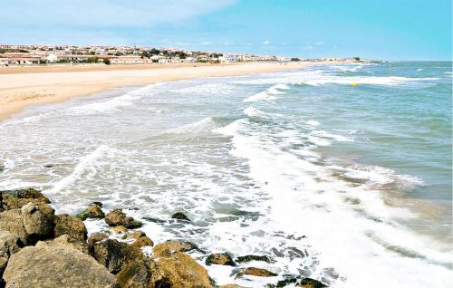 Amazing Home In Saint Pierre La Mer With Wifi - image 4
