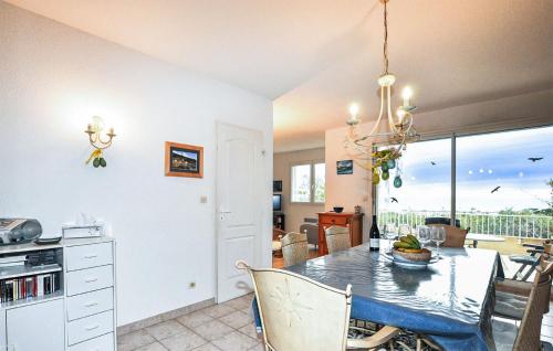 Three-Bedroom Holiday Home  image 10