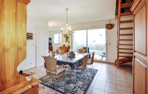 Three-Bedroom Holiday Home  image 9