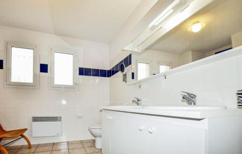 Three-Bedroom Holiday Home  image 4
