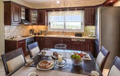 Kitchen, 3 Bedroom Gorgeous Home In Koroni in Agios Georgios